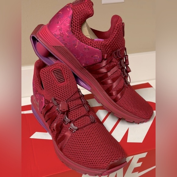 Nike Red Shox Gravity women’s Sneakers Sz 7 - Picture 4 of 5